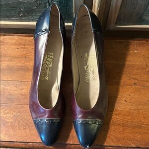 Vintage Salvatore Ferragamo Burgundy Blue Leather Low Heel Pumps 10 AAA